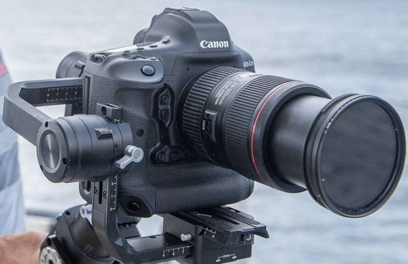 Canon обновляет встроенное программное обеспечение для профессиональных камер
